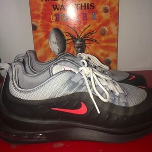 Nike Air Max Axis